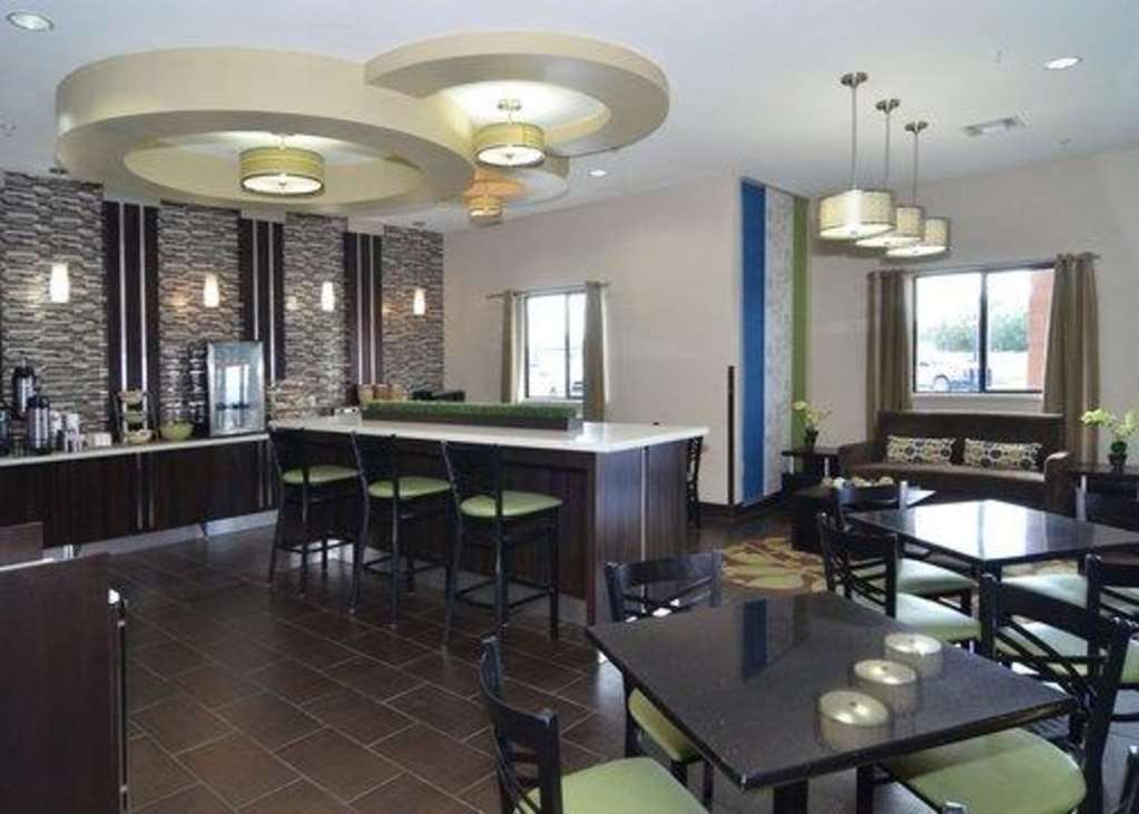 Quality Inn & Suites Kenedy - Karnes City Restoran fotoğraf